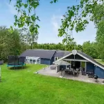 Amazing Home In Hadsund With Sauna Hébergement de vacances *